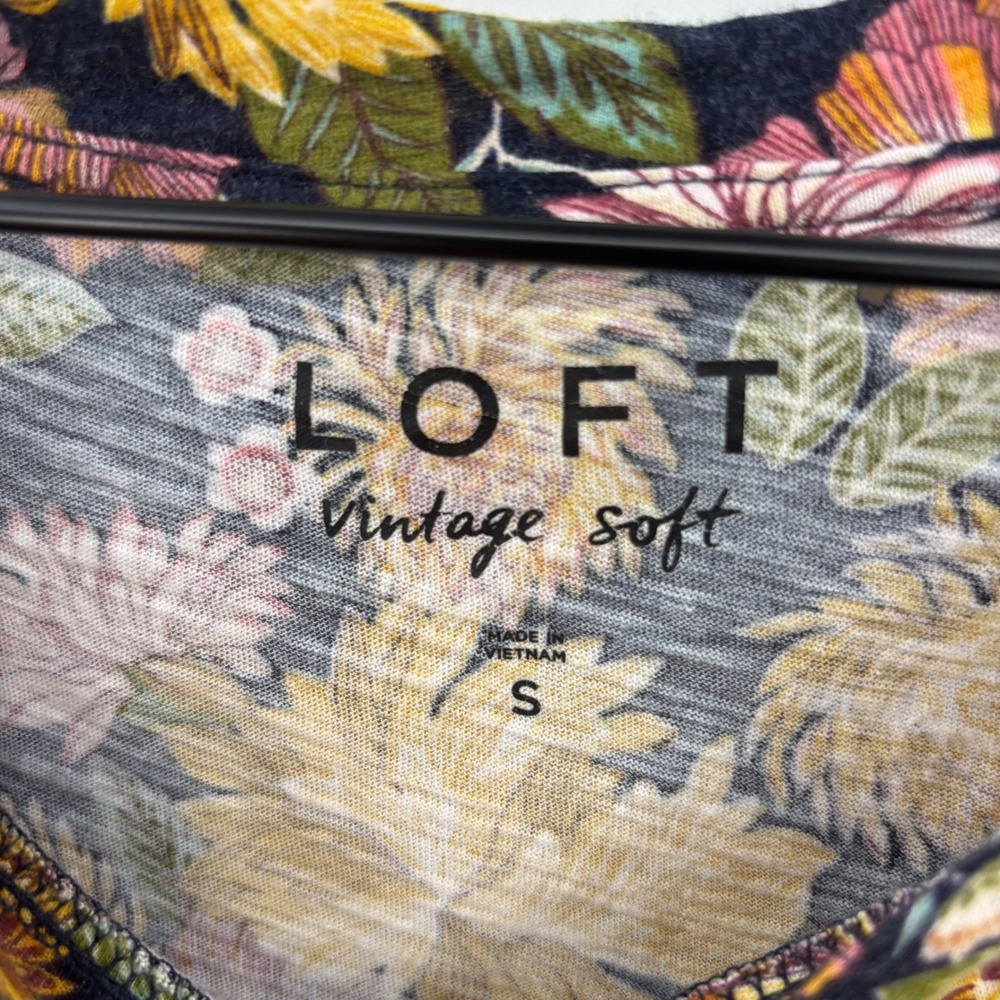 LOFT Vintage Soft Floral Print Short Sleeve T Shirt Womens Small Boho Cottage - Picture 3 of 15